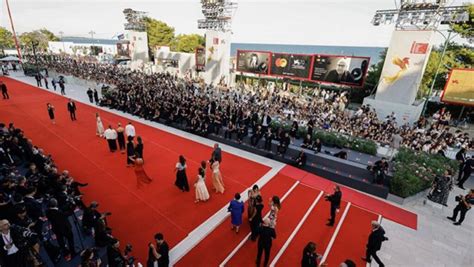  Il Festival Internazionale del Cinema di Venezia: Una celebrazione incentrata sull'importanza dell'arte persiana e della sua complessità