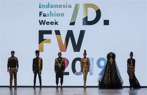 Jakarta Fashion Week 2019: Una celebrazione audace dell'identità indonesiana e l'ascesa del talento emergente di Quin Pasya